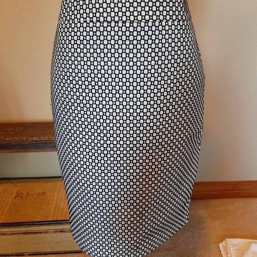 Ann Taylor Black and White Geo Design Skirt